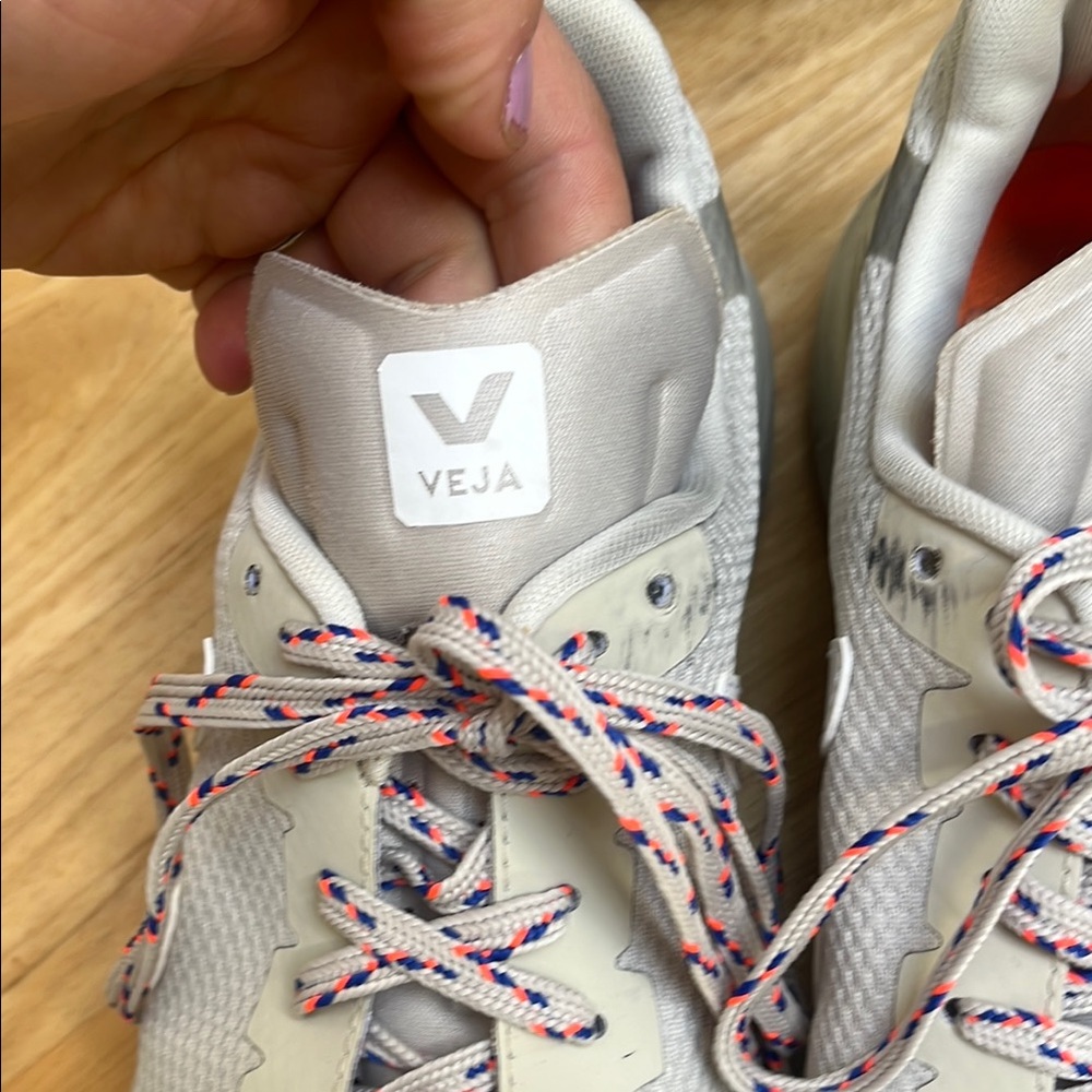 Veja Sneakers - Picture 6 of 10